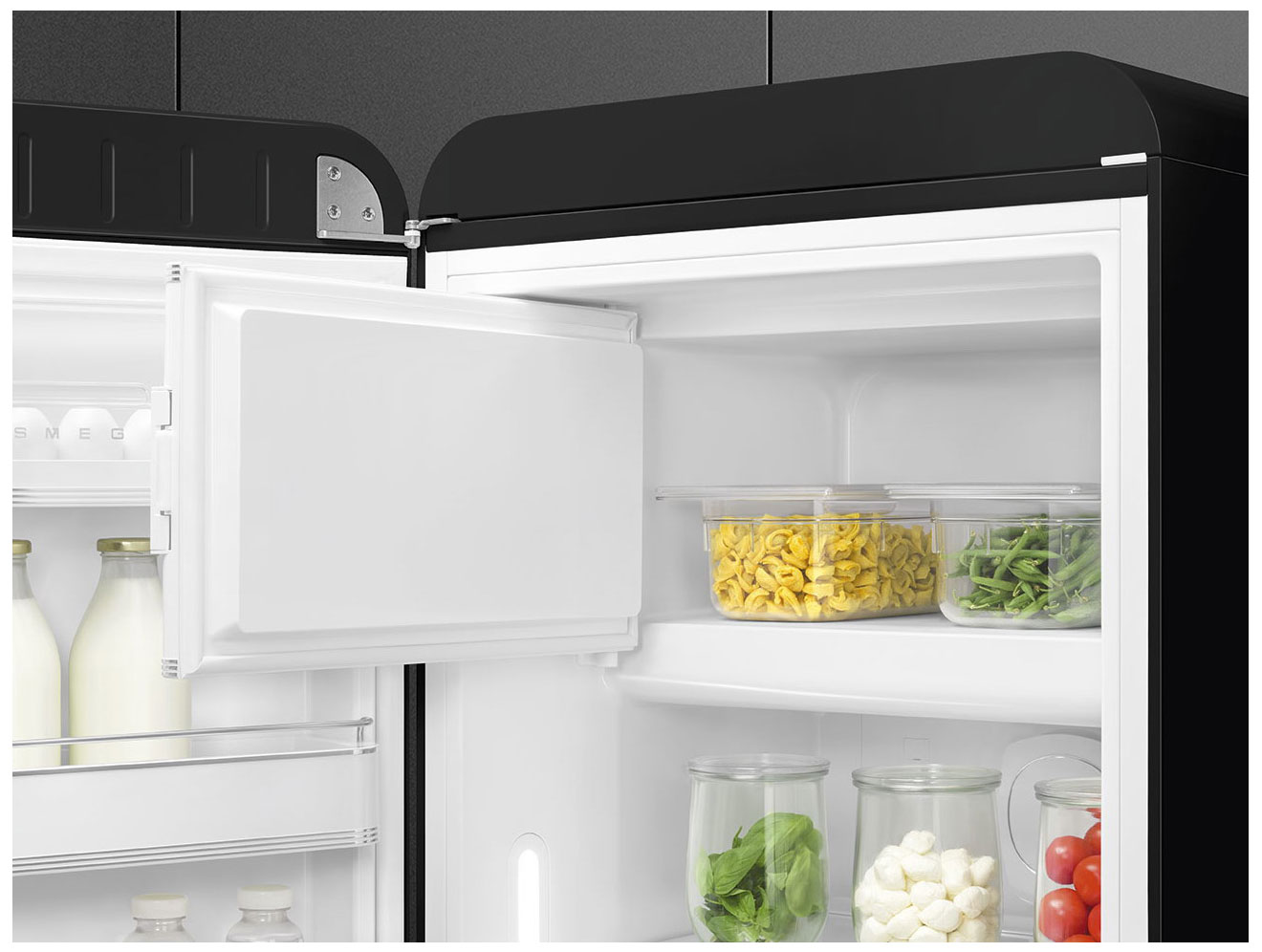 картинка Отдельностоящий холодильник Smeg FAB28LBL5  картинка Отдельностоящий холодильник Smeg FAB28LBL5