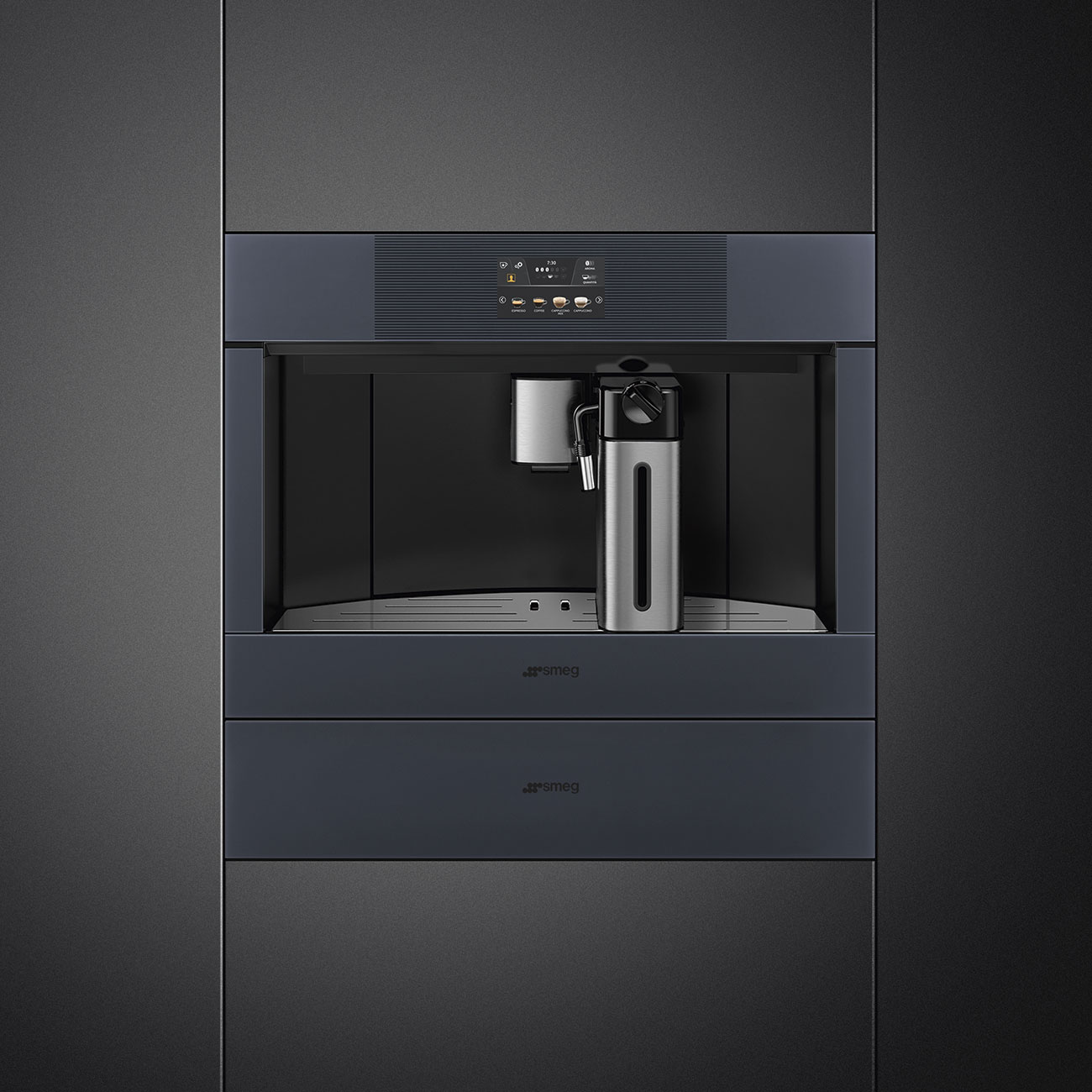 картинка Кофемашина Smeg CMS4303XRU  картинка Кофемашина Smeg CMS4303XRU