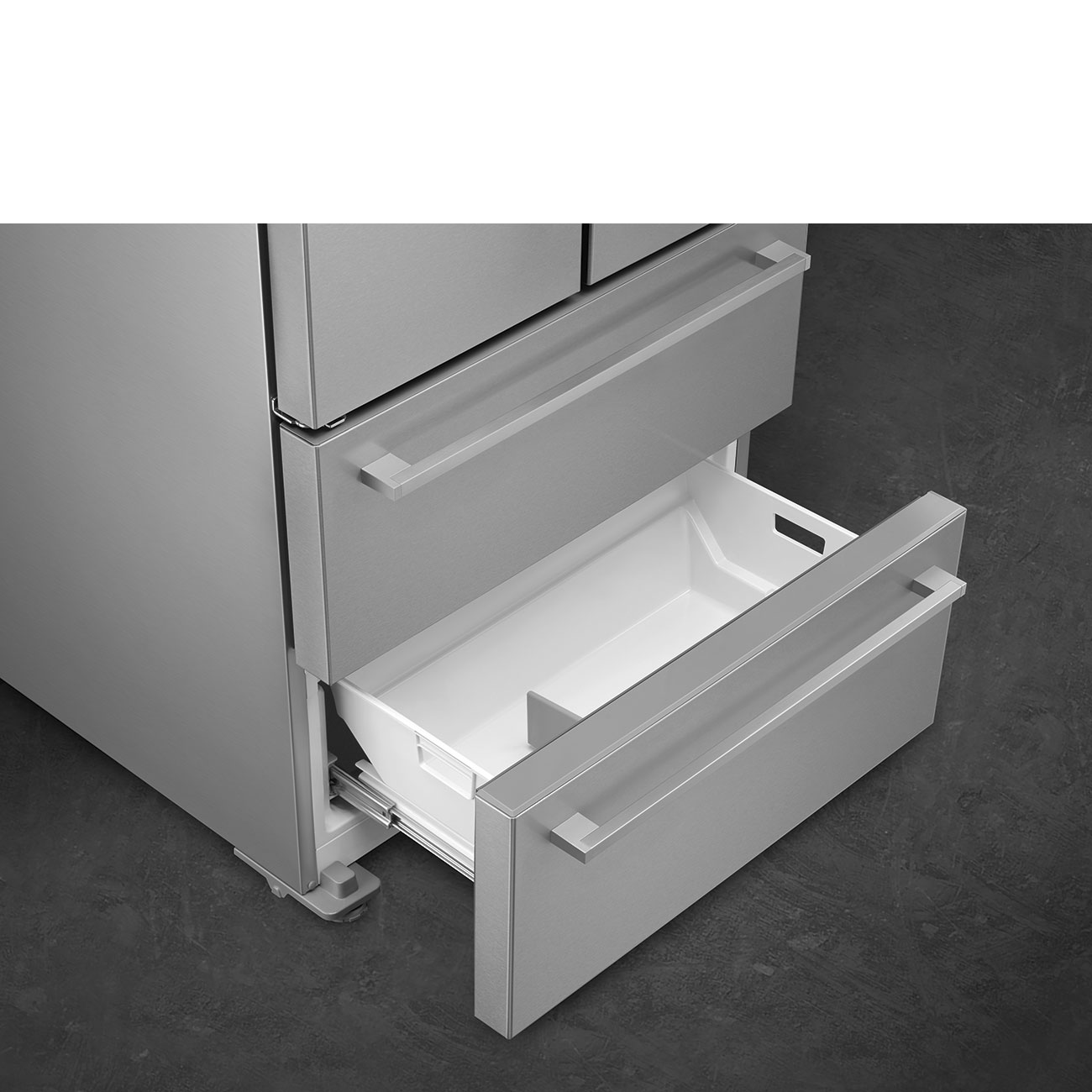 картинка Отдельностоящий холодильник Smeg FQ55FXDE  картинка Отдельностоящий холодильник Smeg FQ55FXDE