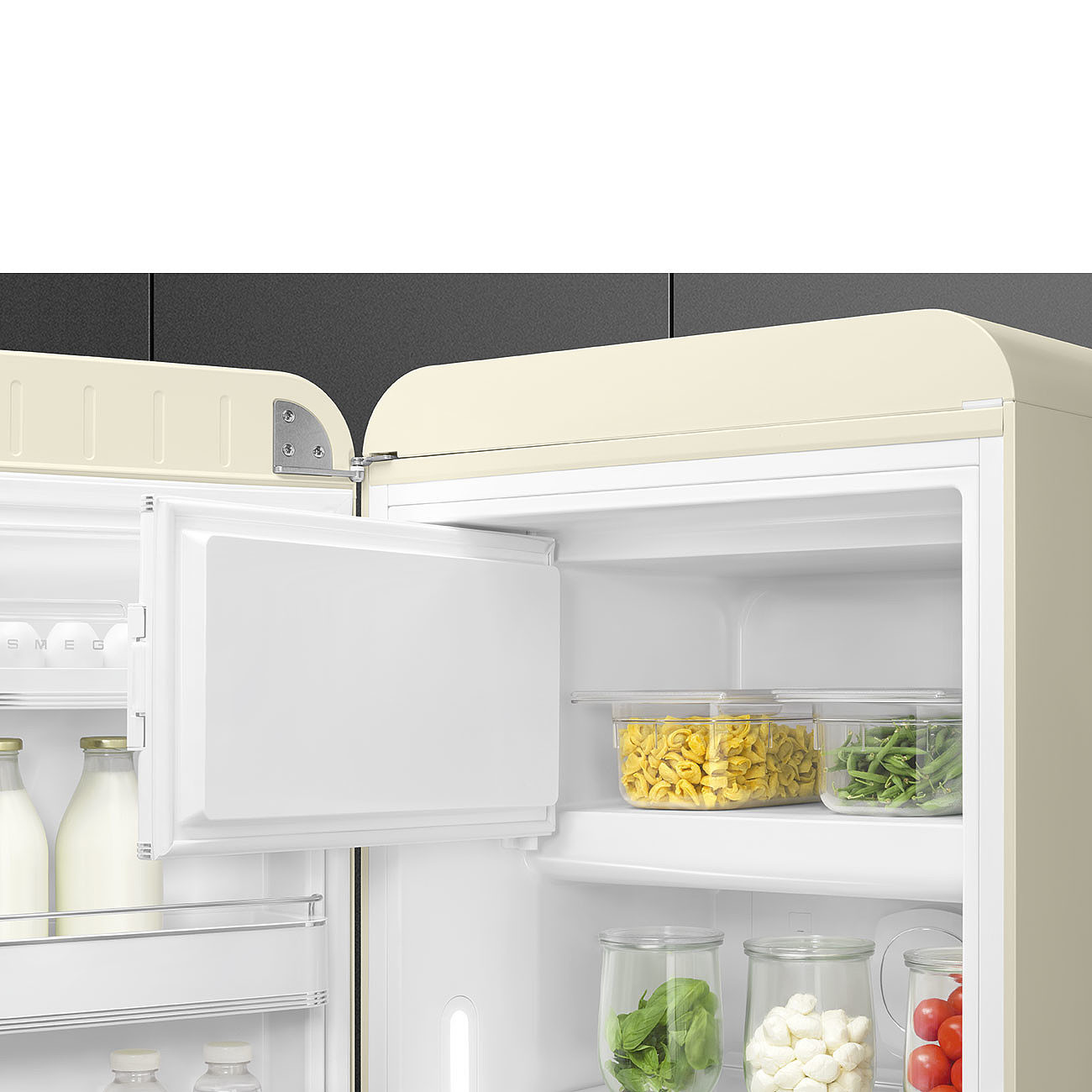 картинка Отдельностоящий холодильник Smeg FAB28LCR5  картинка Отдельностоящий холодильник Smeg FAB28LCR5