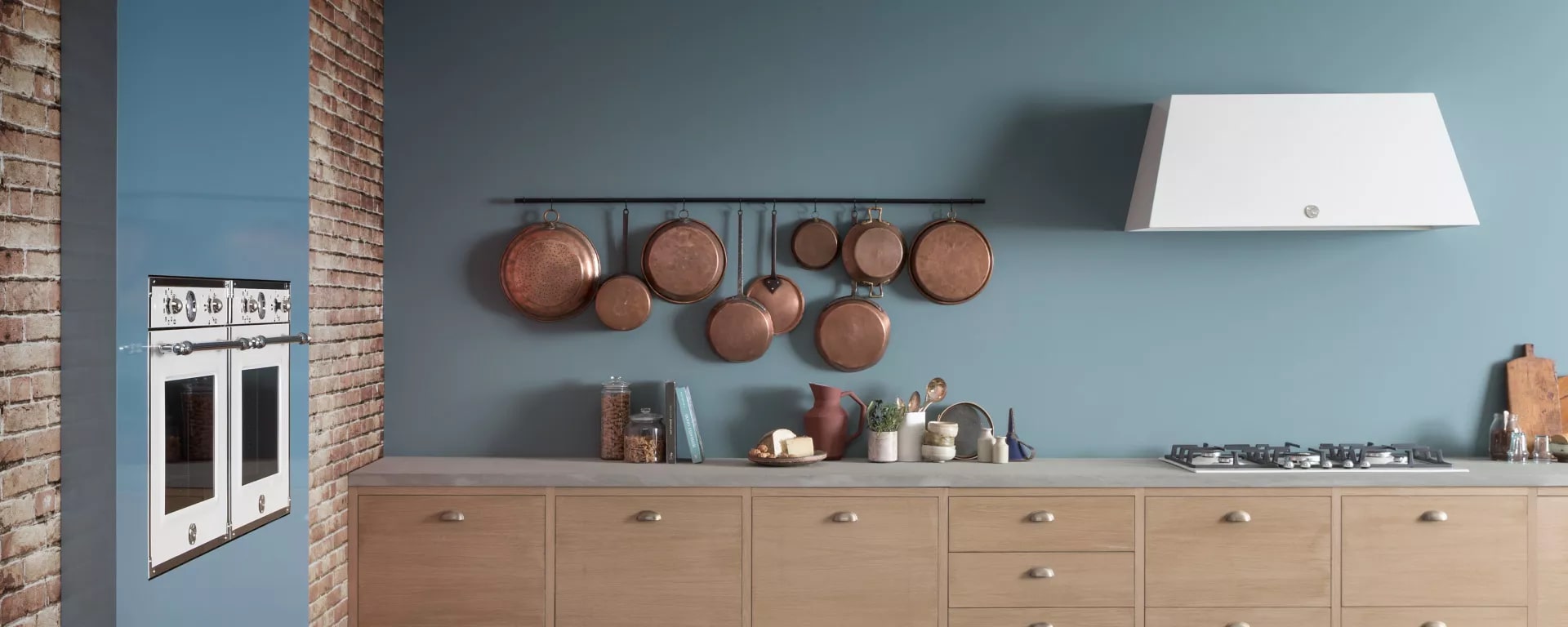 картинка Кухонная вытяжка Bertazzoni KR110HER1ADC слоновая кость 