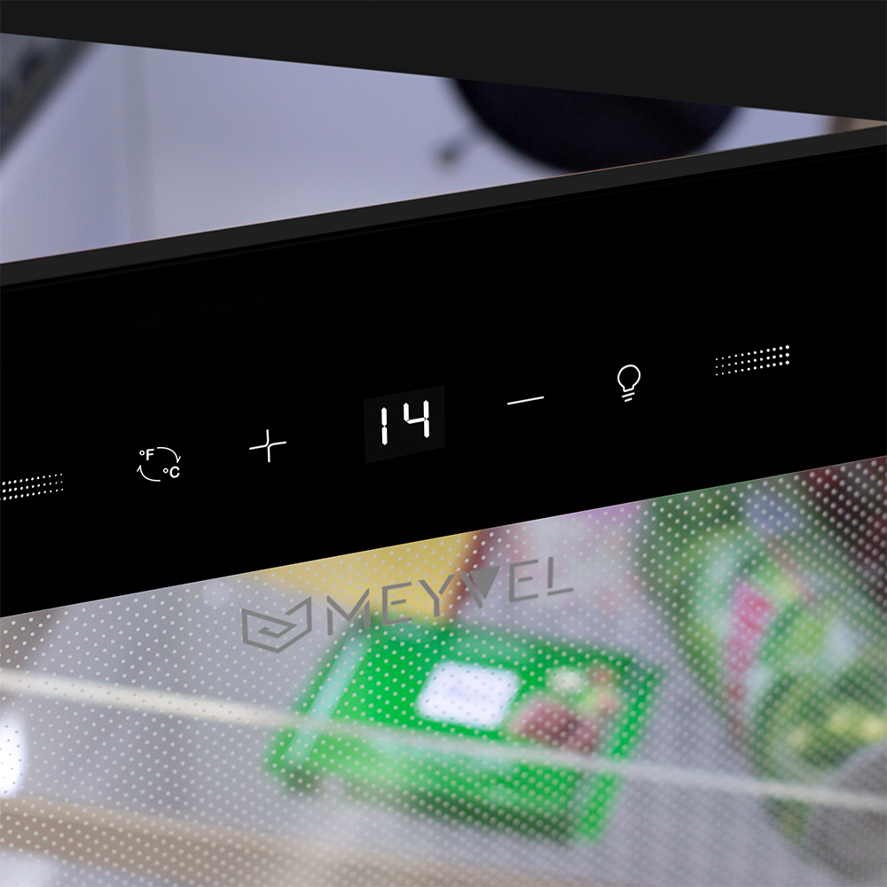 картинка Холодильник для косметики и напитков Meyvel MD71-Black 