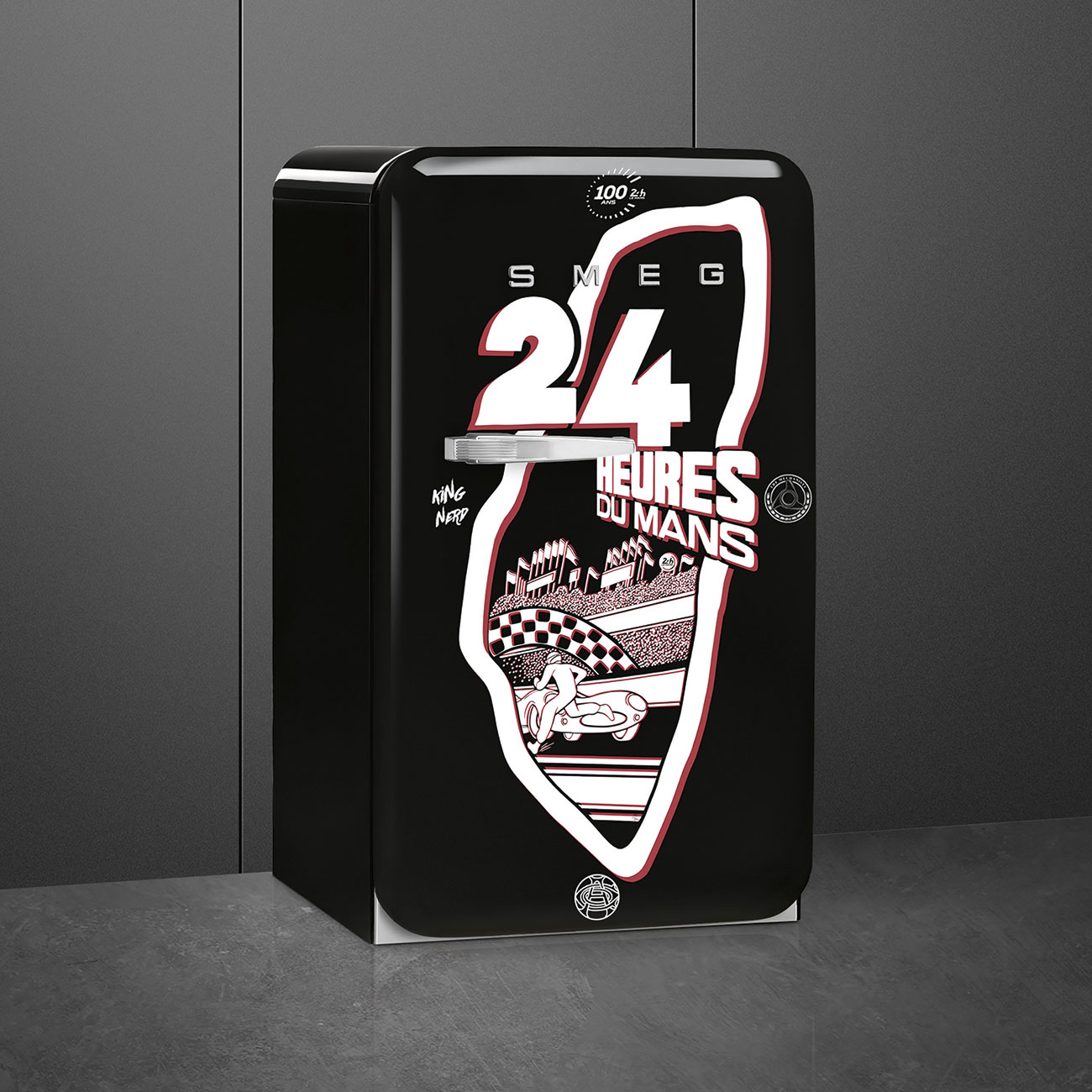картинка Отдельностоящий холодильник Smeg FAB10RDLM6 Smeg & Le Mans  картинка Отдельностоящий холодильник Smeg FAB10RDLM6 Smeg & Le Mans