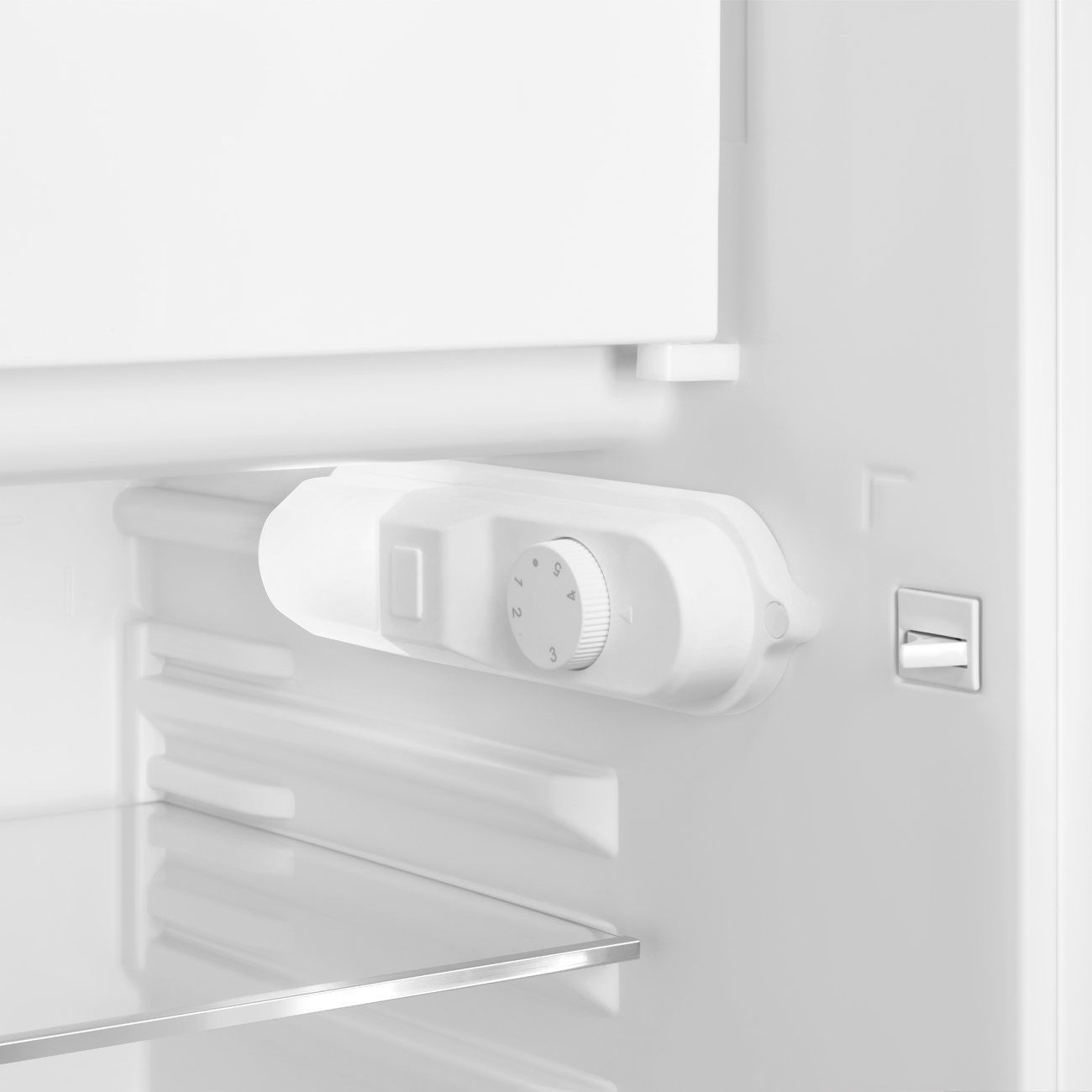 картинка Отдельностоящий холодильник Smeg FAB10RCR6 кремовый 